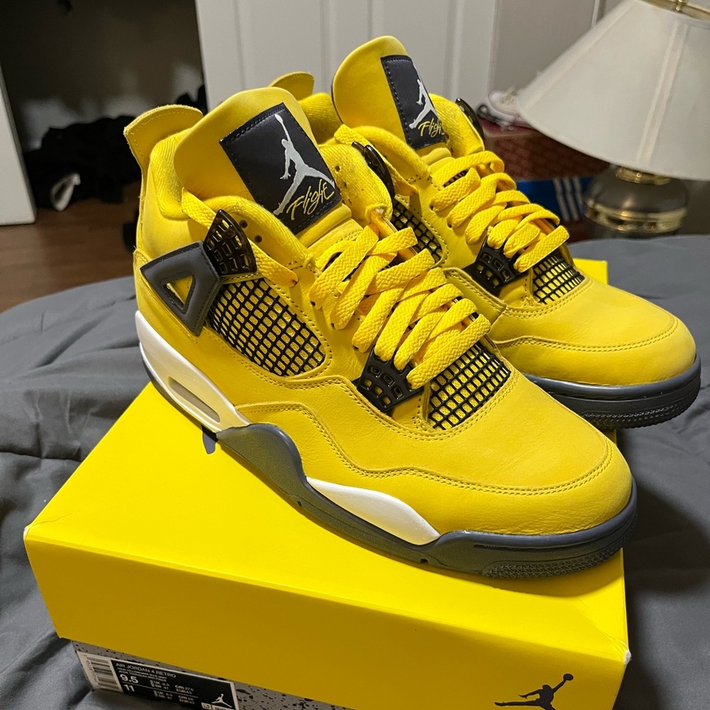 Air Jordan 4 “Lightning”